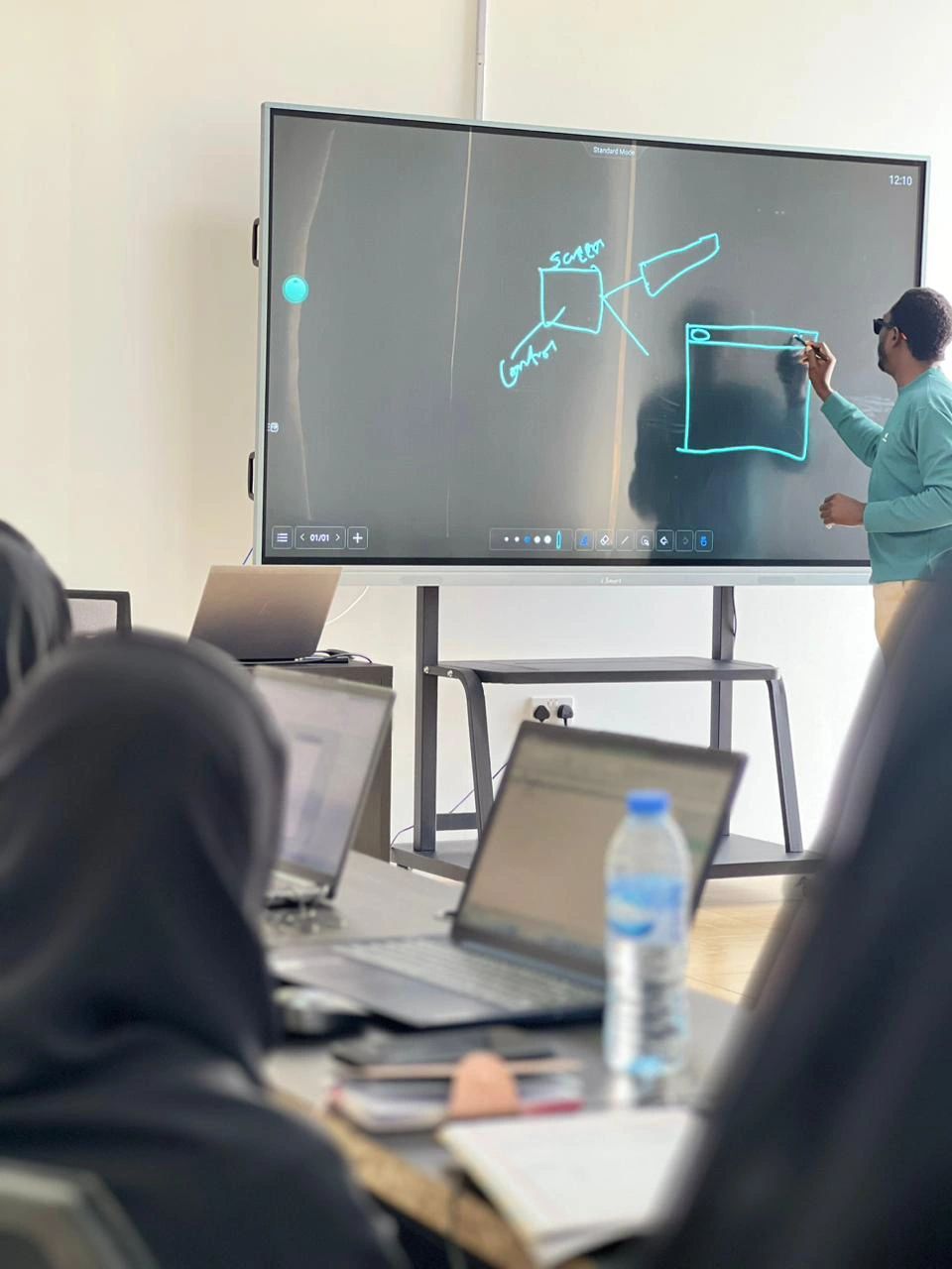 Celebrating Female Coders in Oman: Recap of our Empowering “App in a Day” Workshop!